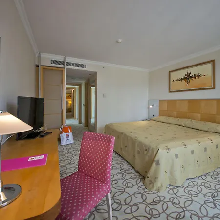 Hotel Akra 5*