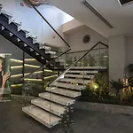 酒店 Akra