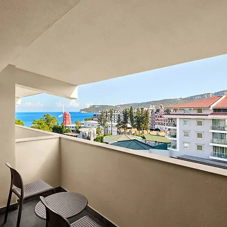 Hotel Akra 5*