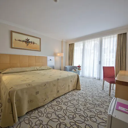 Akra Hotel 5*
