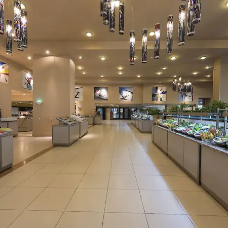 Akra فندق