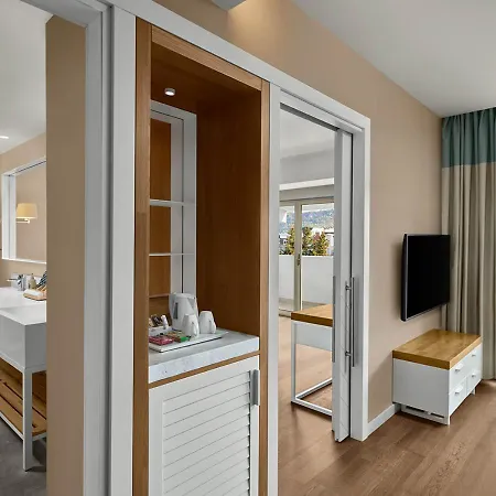 Hotel Akra 5*