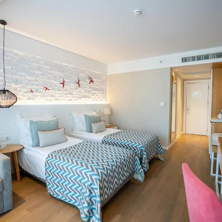 Hotel Akra 5*